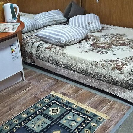 Apartment In A Guest House Almati Kültér fotó